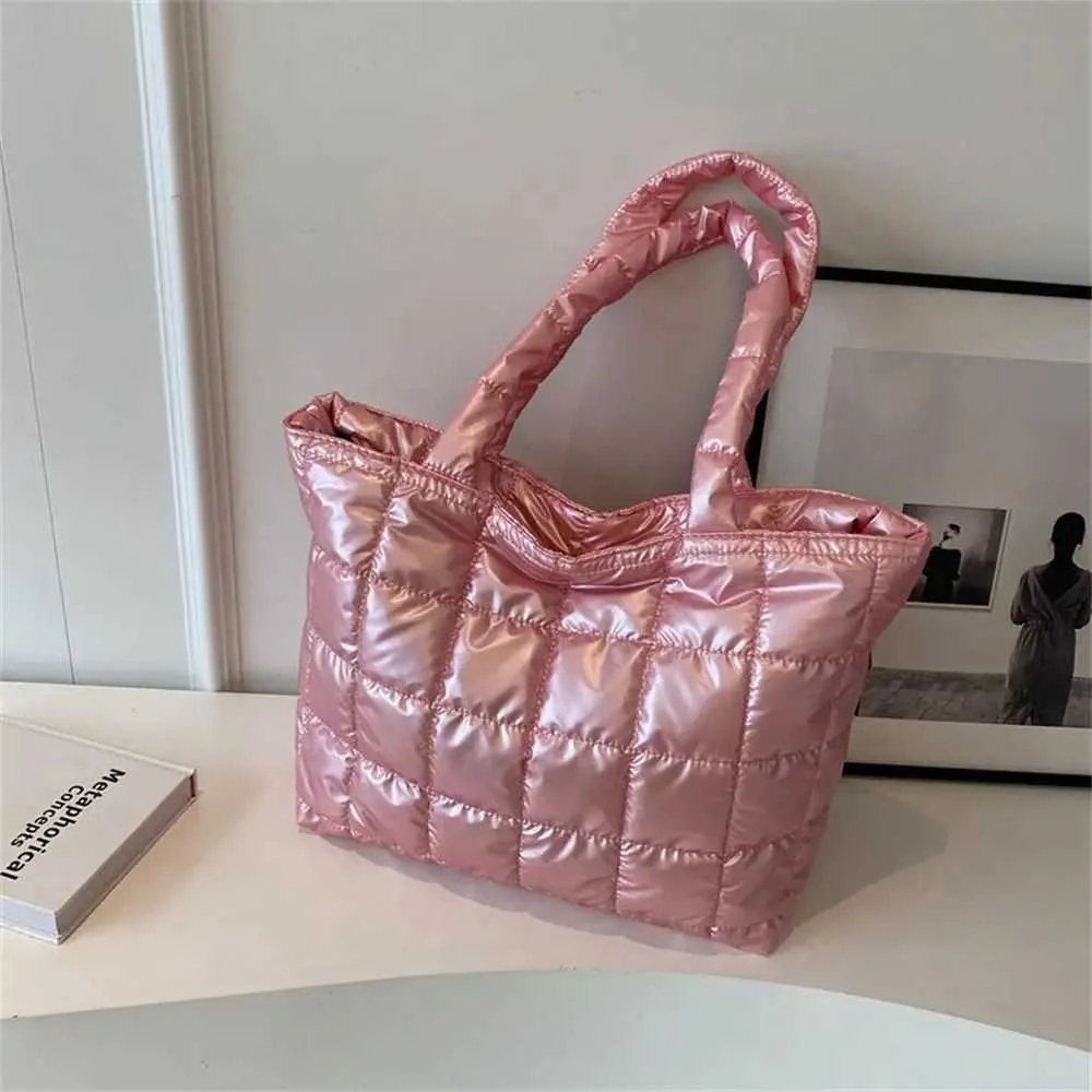 Women's Quilted Tote Bag Large Capacity Winter Shoulder Handbag_voghion.com