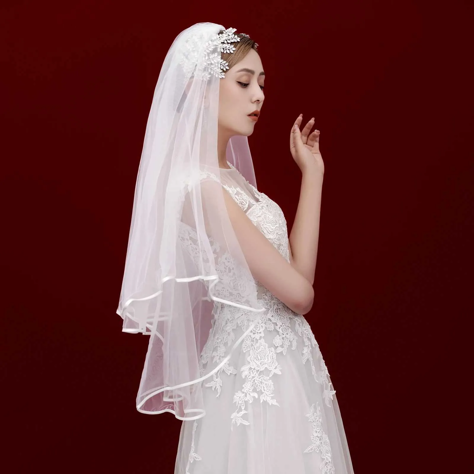 Voile de mariée à 2 niveaux avec bord en ruban, longueur cathédrale, devant et derrière, en tulle italien souple, V97_voghion.com