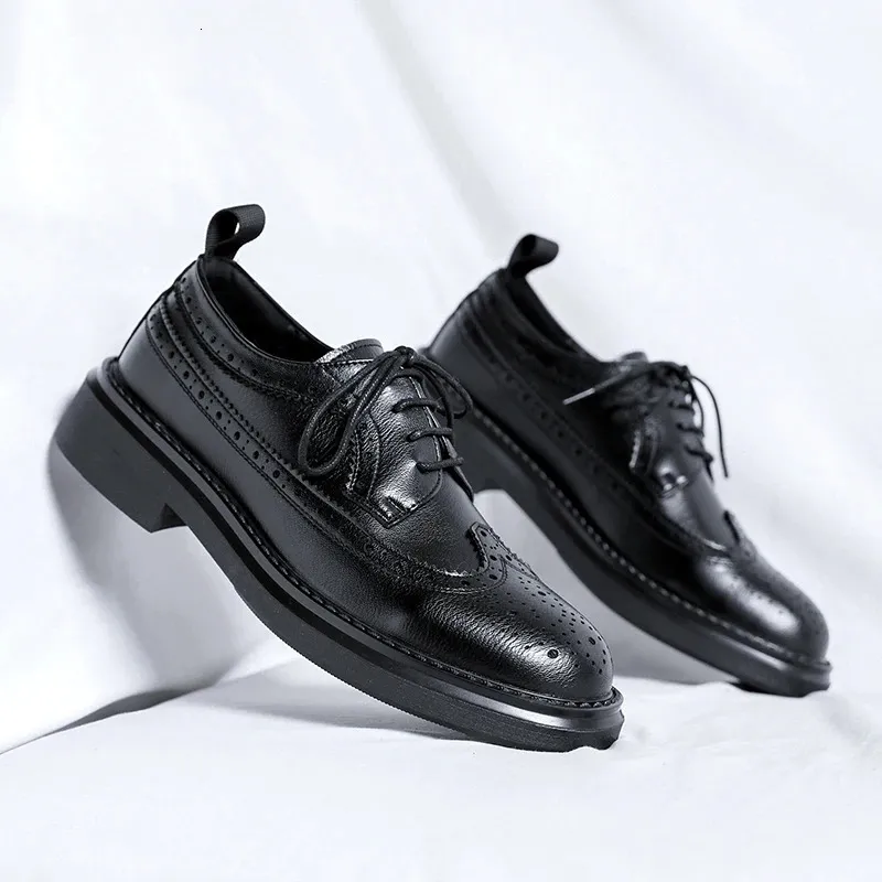 Novos sapatos Brogues clássicos da moda para homens Oxfords com cadarço em couro preto formal para festa de casamento 240614_voghion.com