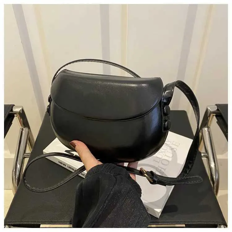 Lihtsa disainiga ühevärvilised naiste õlakotid igapäevaseks kasutamiseks, reguleeritava rihmaga PU-nahast vabaaja õlakott daamidele_voghion.com