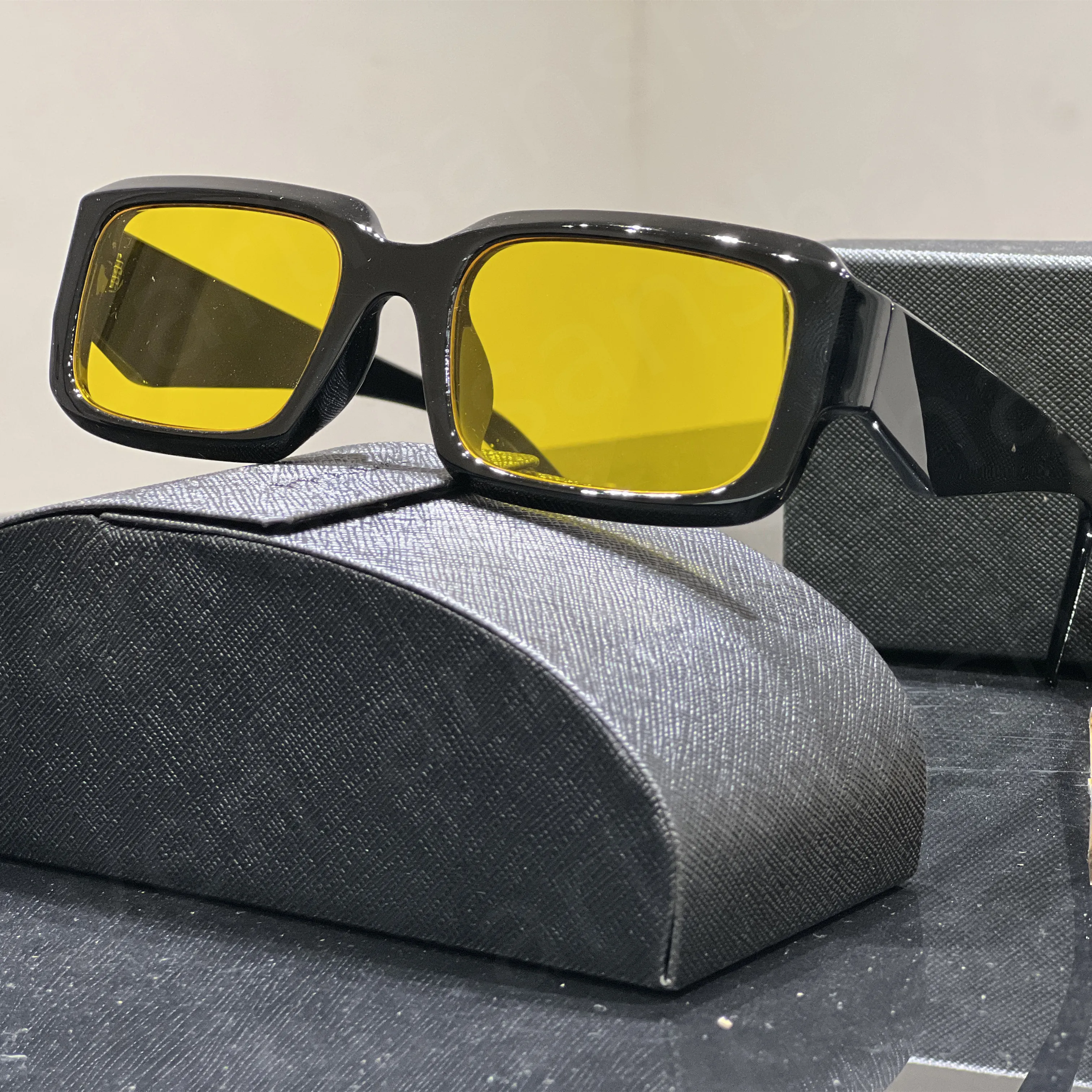 Lehké designové cenově dostupné pánské designové unikátní sluneční brýle pro ženy_voghion.com