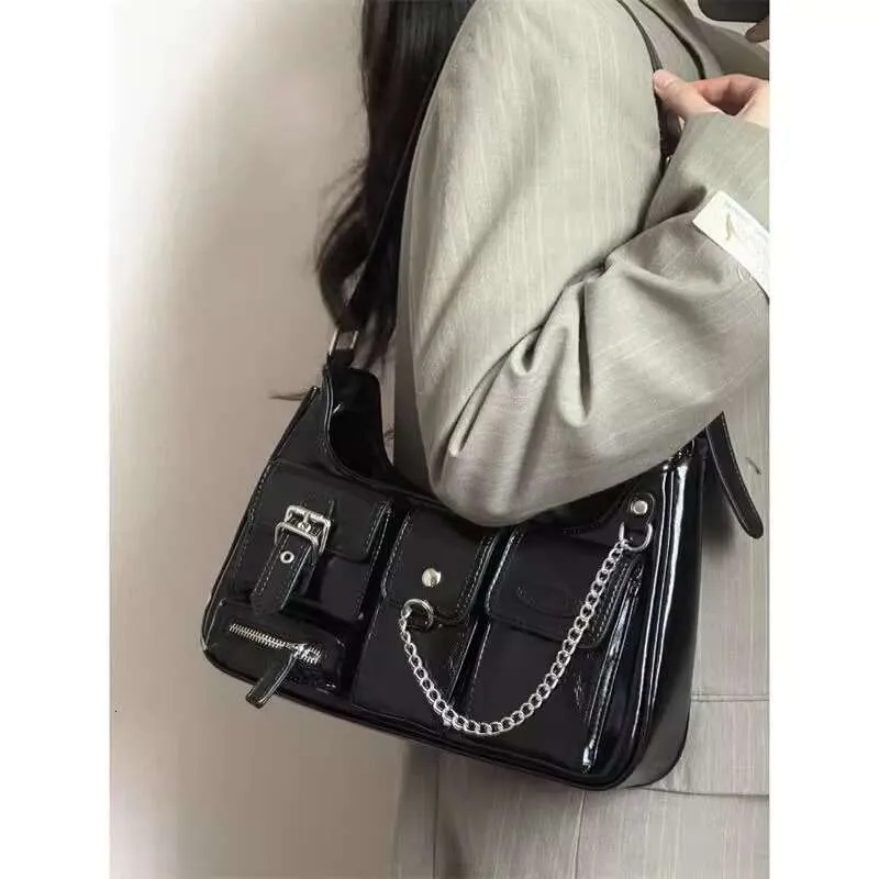Borsa a spalla da donna e borsa a tracolla con catena per lavoro_voghion.com