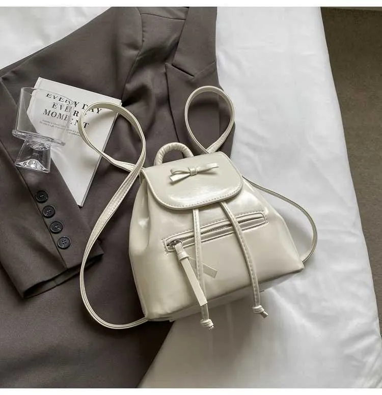 Mochila feminina sólida com aba e laços, mini bolsas de ombro, versátil, feminina, grande capacidade, bolsas de couro, casual, estudante_voghion.com