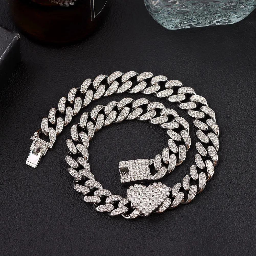 Colar choker cuban link iced out para mulher cor dourada com strass_voghion.com