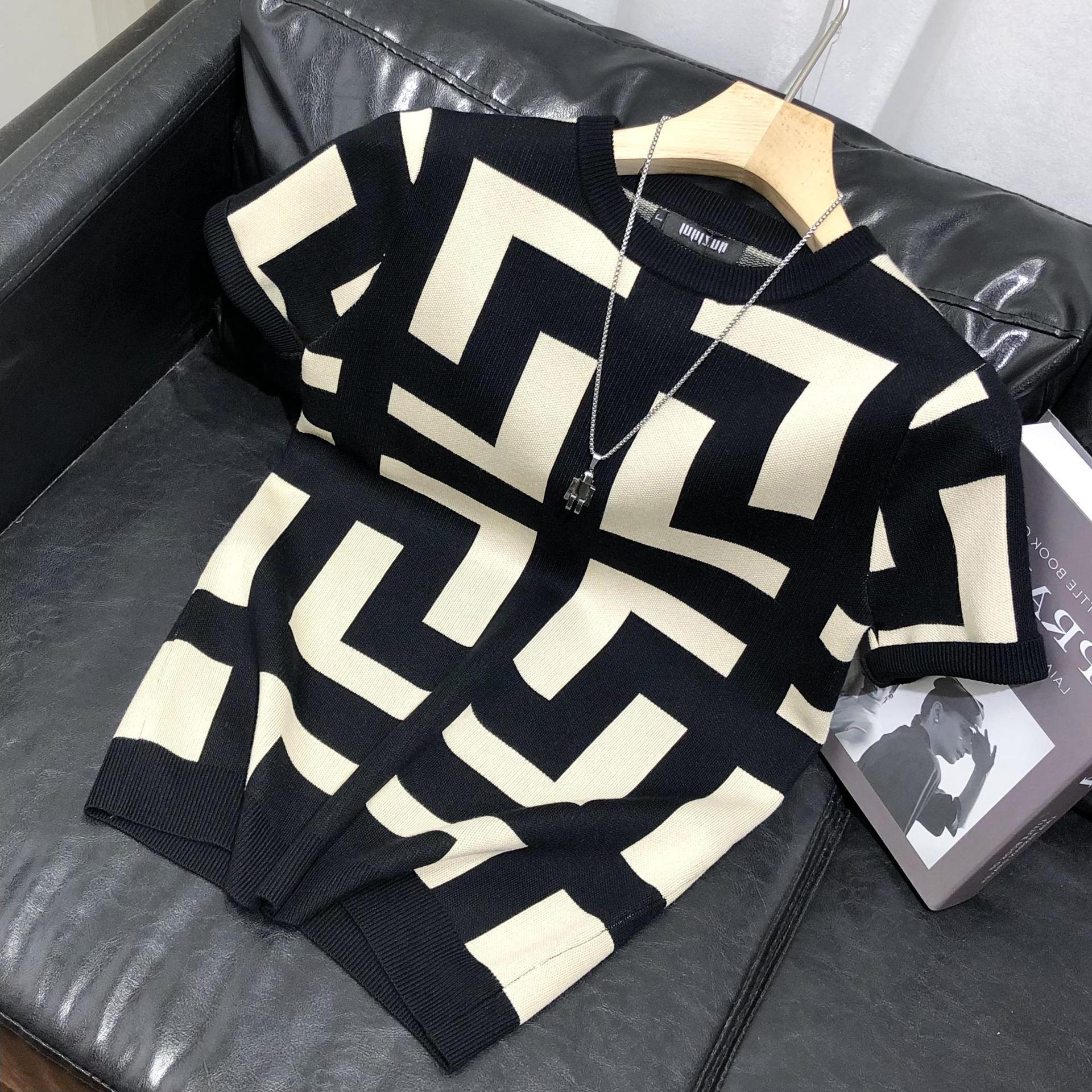 Vår- och höstskjorta med geometriskt mönster för män slimmad avslappnad trendiga kortärmade stickade toppar sommar T-shirt herr_voghion.com