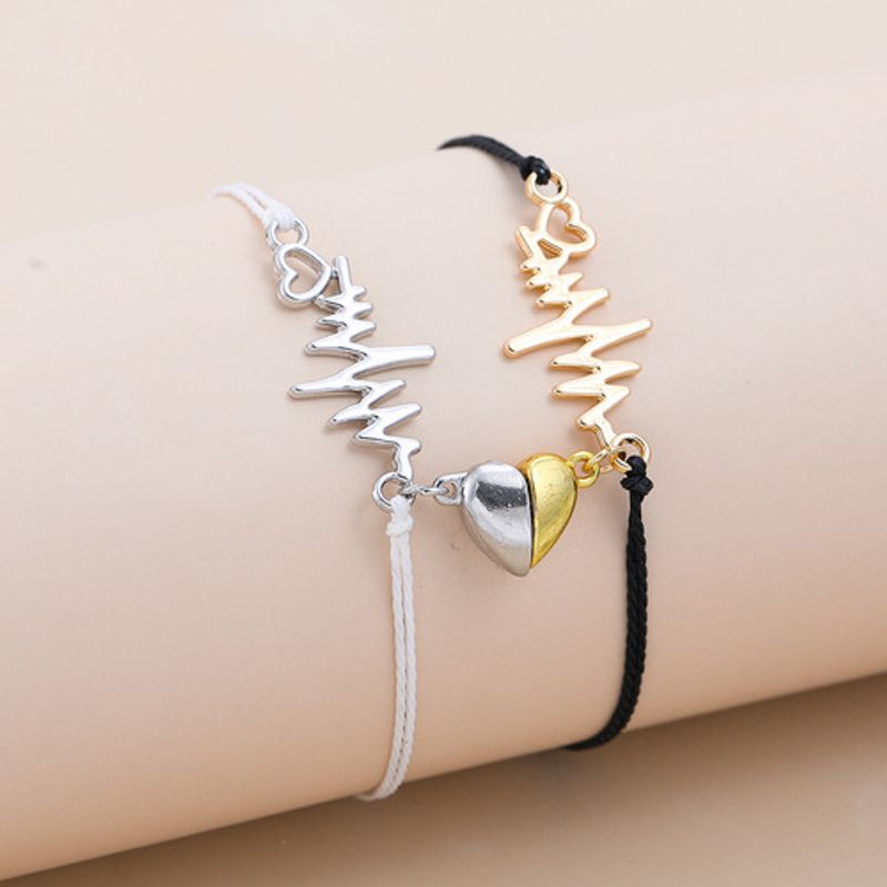 Coppia di braccialetti magnetici a forma di cuore intrecciati a mano in bianco e nero_voghion.com