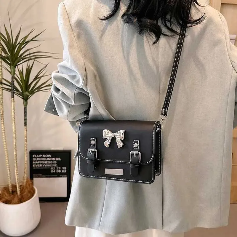Kleine quadratische Tasche für Damen 2024 Neue Frühjahrs-/Sommermode süße Mädchenschleife personalisierte Pendel-Einzelschulter-Umhängetasche_voghion.com