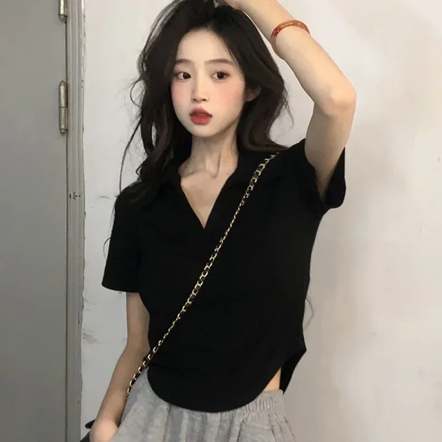 waarme Verkaf V-Ausschnëtt Schëller Wäisst Kuerzärm T-Shirt Damen Summer Design Sense Niche Onregelméisseg Slim Fit Slimming Gyaru Pure Desire_voghion.com