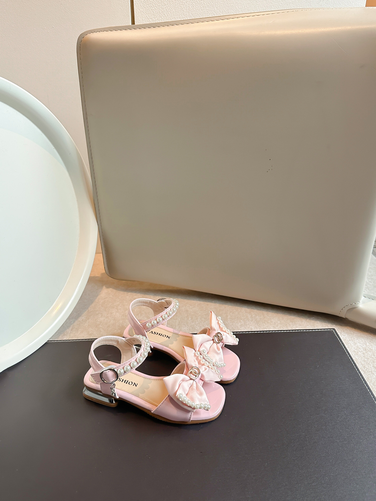 Mädchen Sandalen Sommer 2024 Neue Kinder Bogen Baby High Heel Weiche Sohle Kleine Mädchen Mode Prinzessin Schuhe_voghion.com