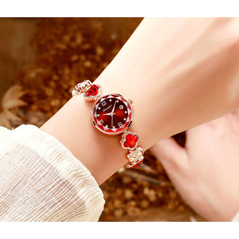 Wasserdichtes Armband mit vierblättrigem Kleeblatt, modischer neuer Stil, Nischenlicht-Luxus-Quarz-Damenuhr_voghion.com