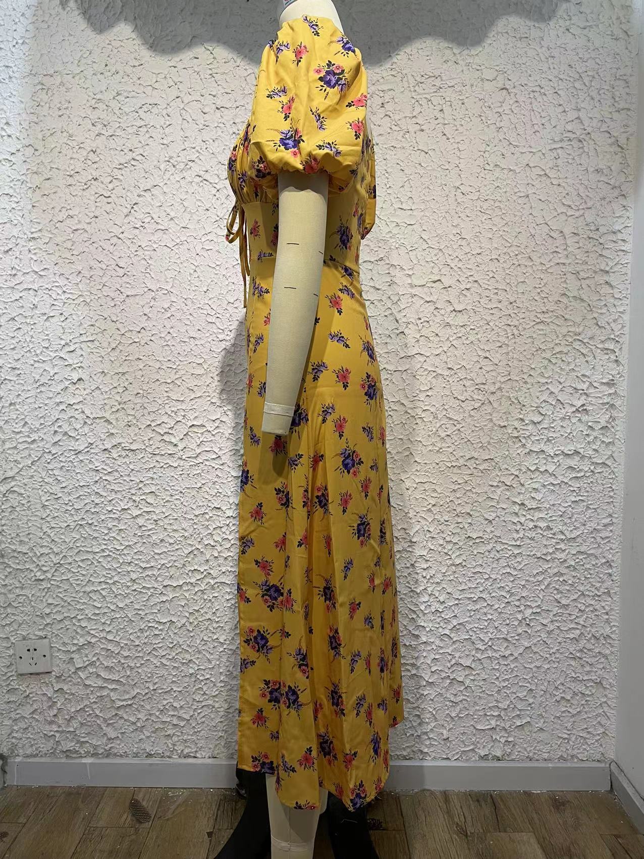 Damesjurk met bubbelmouwen, slanke pasvorm, sexy slanke zijsplit en print_voghion.com