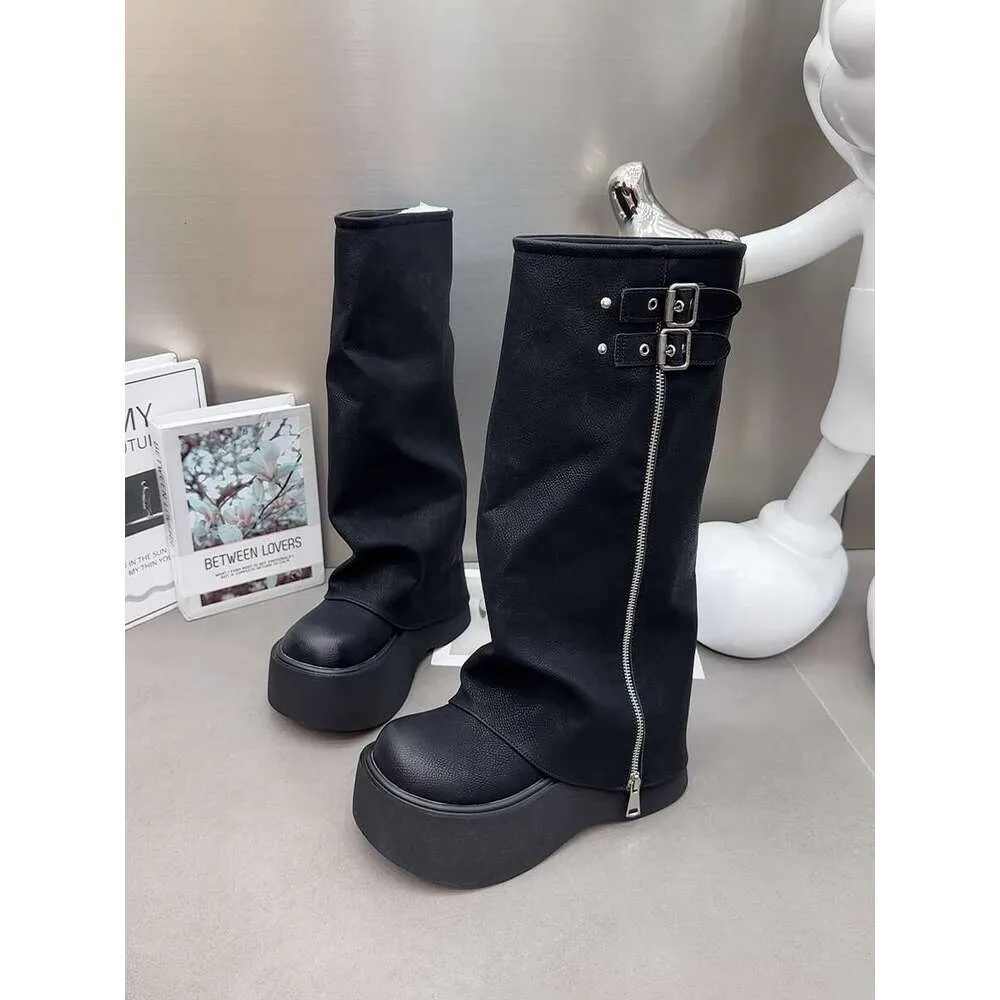 Stivali da stilista alla moda in stile britannico Martin per le donne 2024 Nuovo autunno/inverno Stivali corti con suola spessa e piccoli pantaloni,_voghion.com