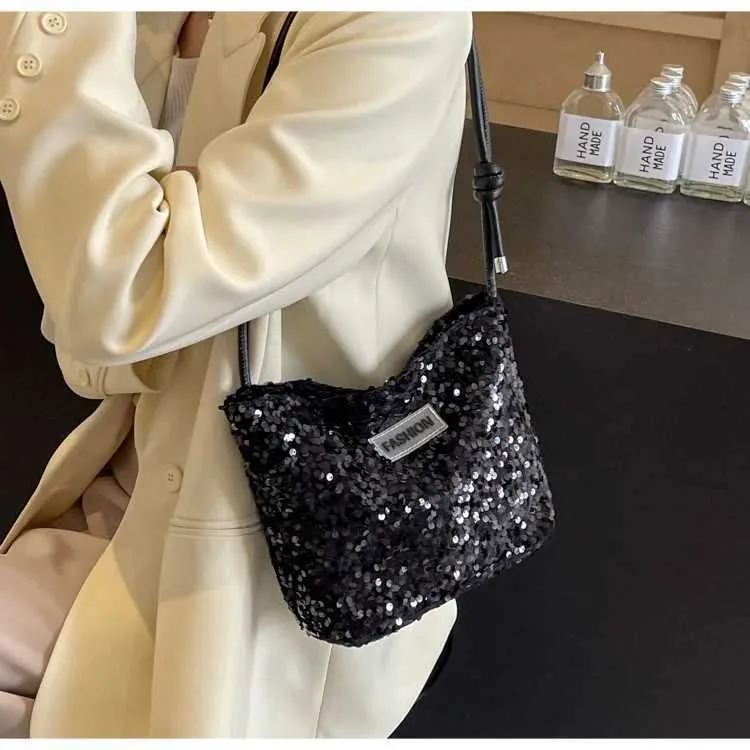 Frauen Pailletten Solide Shiny Stachels Eimer Griff Weibliche Casual Pendeln Schulter Pack Dame Weiche Große Kapazität_voghion.com
