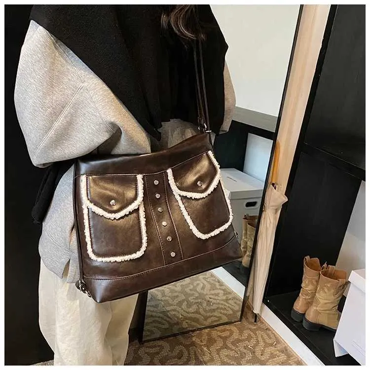 Sac à dos vintage en PU pour femme, sac à bandoulière carré en polaire d'agneau, grande capacité, fourre-tout décontracté pour les déplacements_voghion.com
