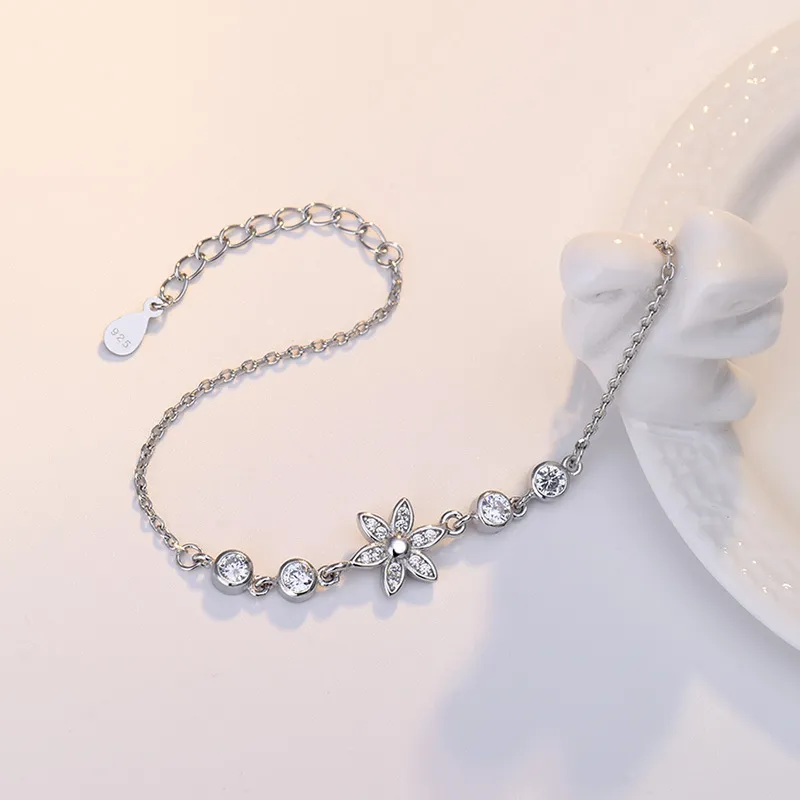 Bracciale charm fiori in cristallo regalo elegante_voghion.com