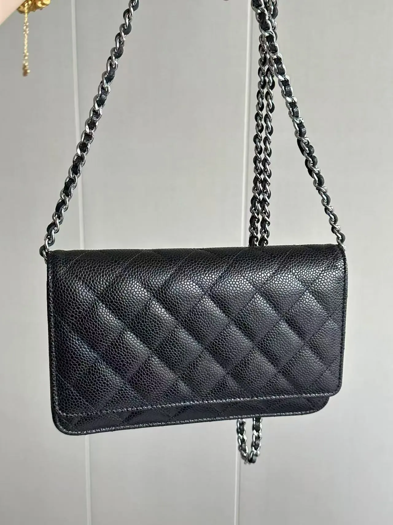 Designer-Flap-Taschen aus genarbtem Rindsleder: Schwarze Handtaschen mit silberner Hardware und Kettenriemen, Vintage-Taschen für Damen_voghion.com