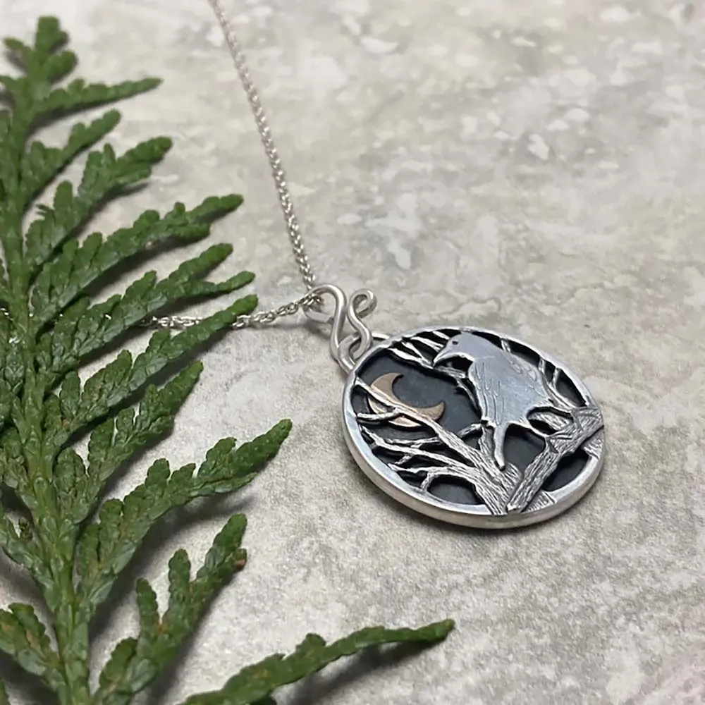 Collier pendentif corbeau et lune style rétro unisexe_voghion.com