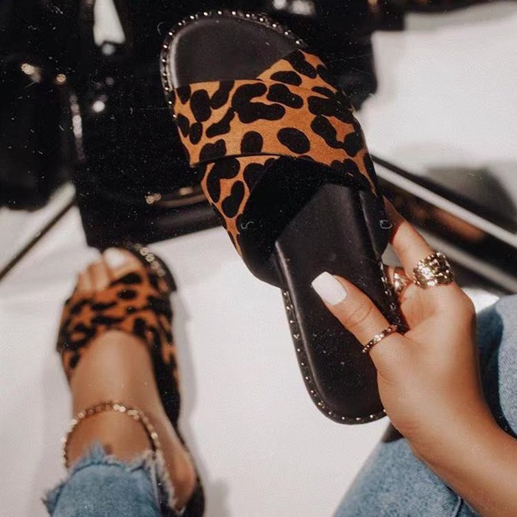 2023 New Water Diamond Cross Striped Leopard Pattern Pantofole Sandali da spiaggia con tacco basso grandi da donna_voghion.com