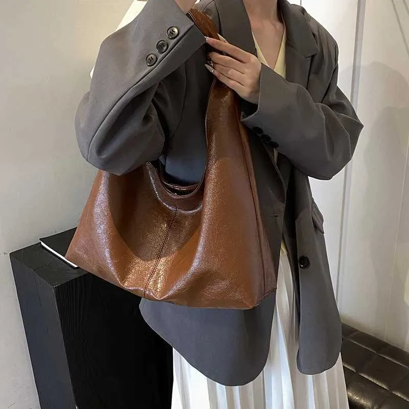 Sac à bandoulière d'hiver pour femme en cuir PU de grande taille LEFTSIDE Design 2024 Nouvelle tendance Y2K Sacs à main et portefeuilles_voghion.com