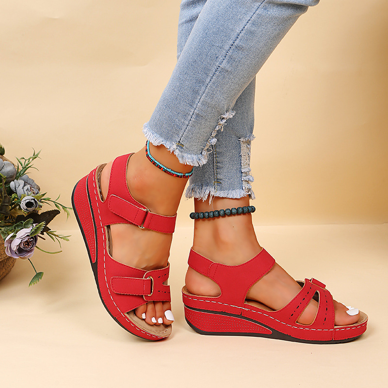 Modische Strandpantoffeln für Damen mit Hohlkeilnähten_voghion.com