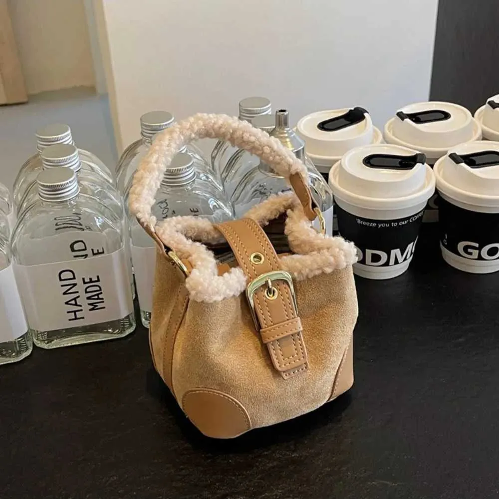 Borse a secchiello in lana di agnello alla moda con tracolla Borsa a tracolla retrò in peluche vintage da donna C241212_voghion.com