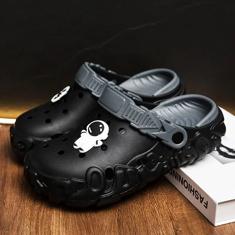 Two-color Hole Sandals For Men Lightweight Comfortable Slippers_voghion.com