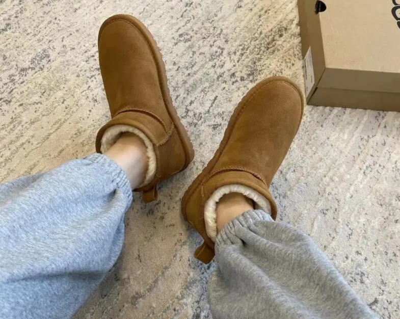 Heta kvinnor Ultra Mini snömjuka bekväma fårskinnsstövlar som håller varma med vackra presenter_voghion.com