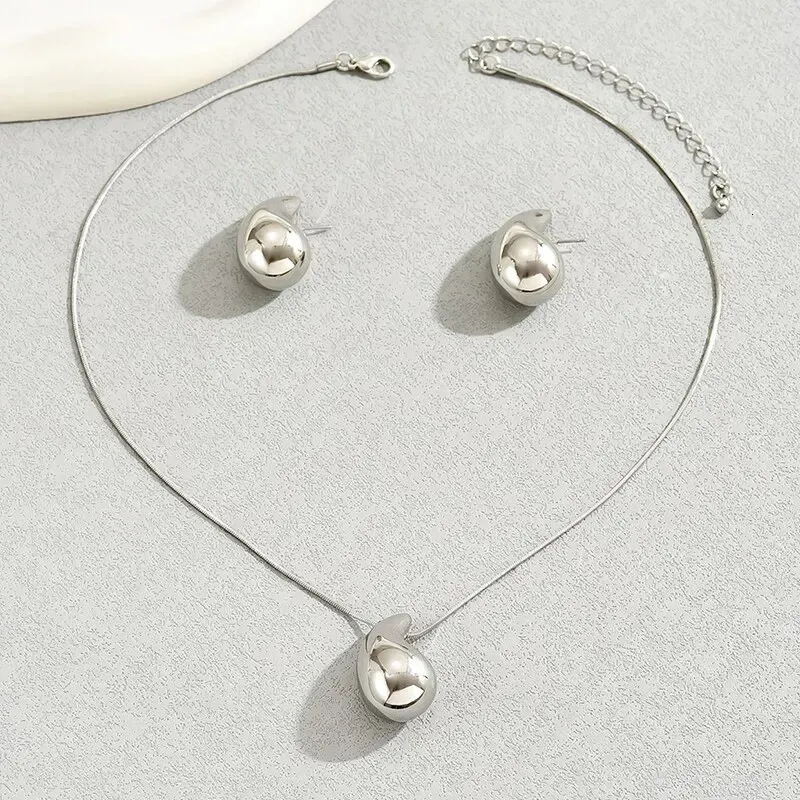 sieradenontwerper vrouwen kralen kettingen oorbellen waterdruppelvorm sieradenset 2 stuks ketting oorbellen goud zilver_voghion.com