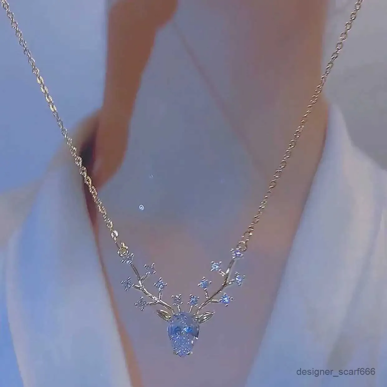 Elk Pendant Necklace - Exquisite High-end Gold Temperament Jewel_voghion.com