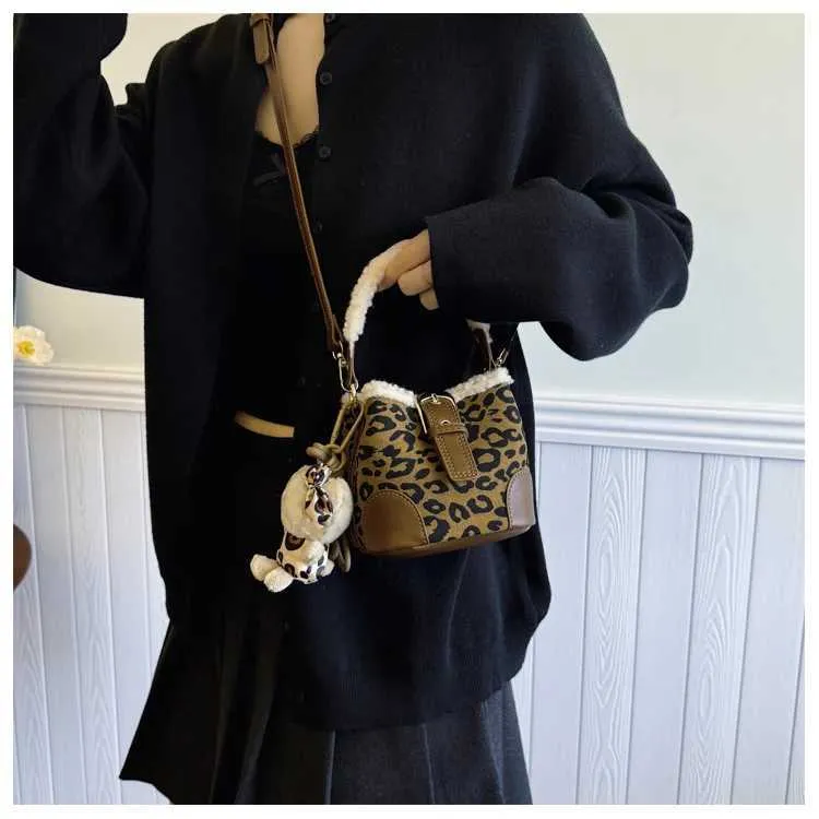 Sac seau vintage en daim léopard pour femme, mini-poignée en polaire d'agneau, tenue décontractée, polyvalent, en peluche_voghion.com