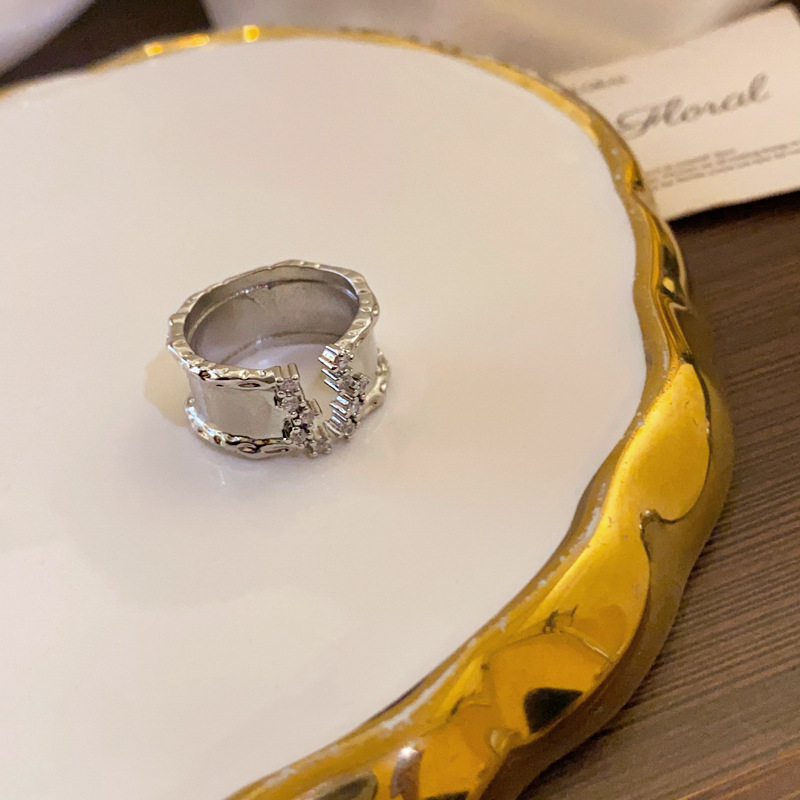 Real Gold Electroplated Zircon Heart Opening from South Korea Irregular Pearl Index Finger Ring Fashion and Elegant_voghion.com