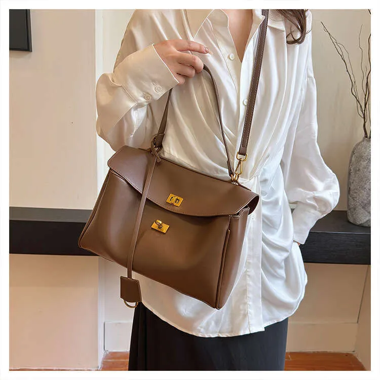 Enkel håndtaske til kvinder i PU-læder med stort håndtag og crossbody-taske til daglig indkøbspose til damer_voghion.com