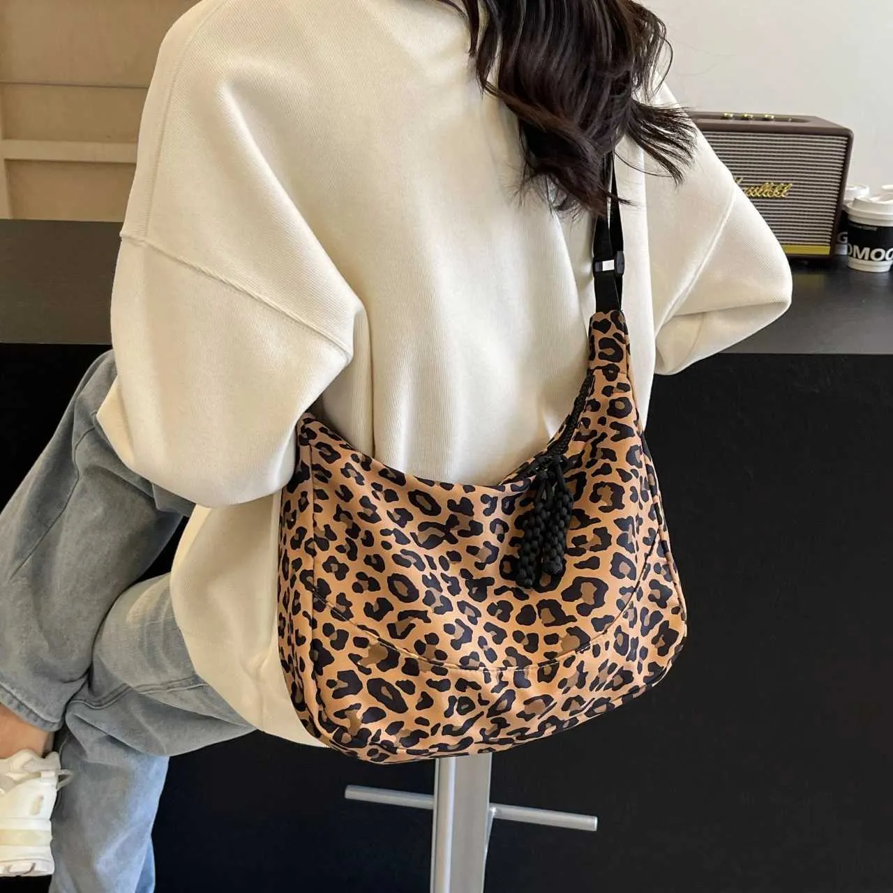 Autumn/Winter large capacity commuter leopard print crossbody Womens canvas fashion casual shoulder dumpg bag_voghion.com