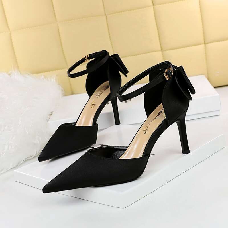 Elegante High Heels mit spitzem Kopf und hohler Schleife und Knoten für Damensandalen_voghion.com