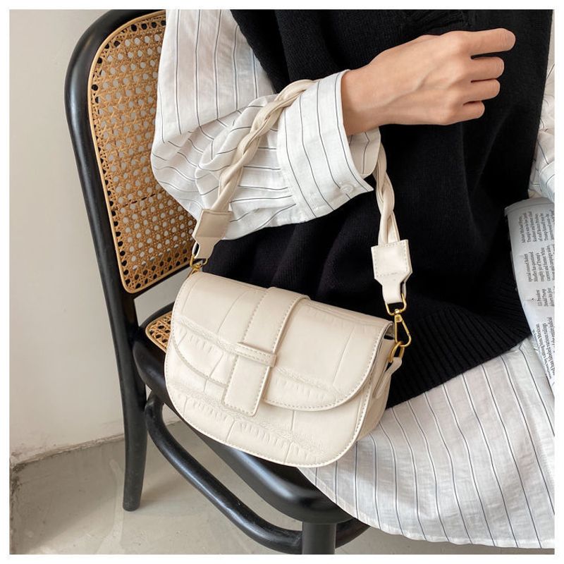 Crossbody Wom, Unterarm Sattel Temperament und Freizeittasche, 2023 neue trdy koreanische Version, strukturierte kleine_voghion.com