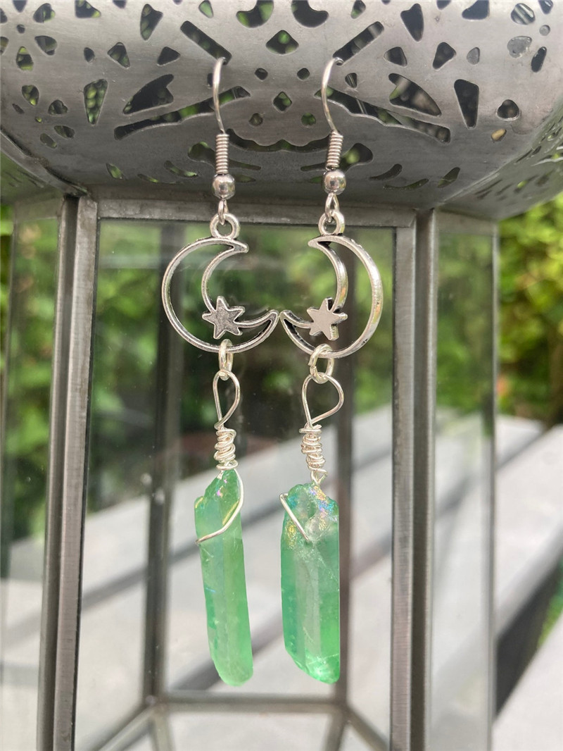Boucles d'oreilles Charmantes boucles d'oreilles pendantes en cristal vert naturel de lune_voghion.com