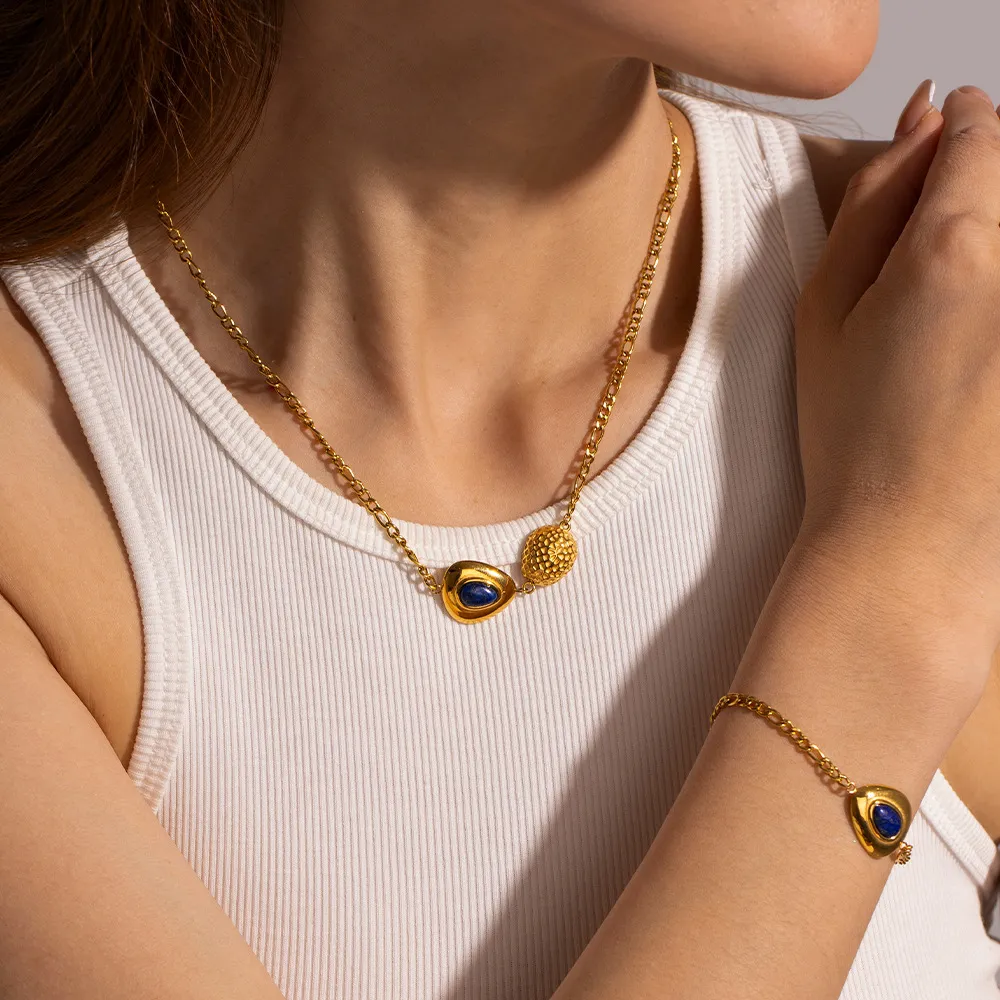 Bracciale minimalista con ciondolo triangolo lapislazzuli oro_voghion.com