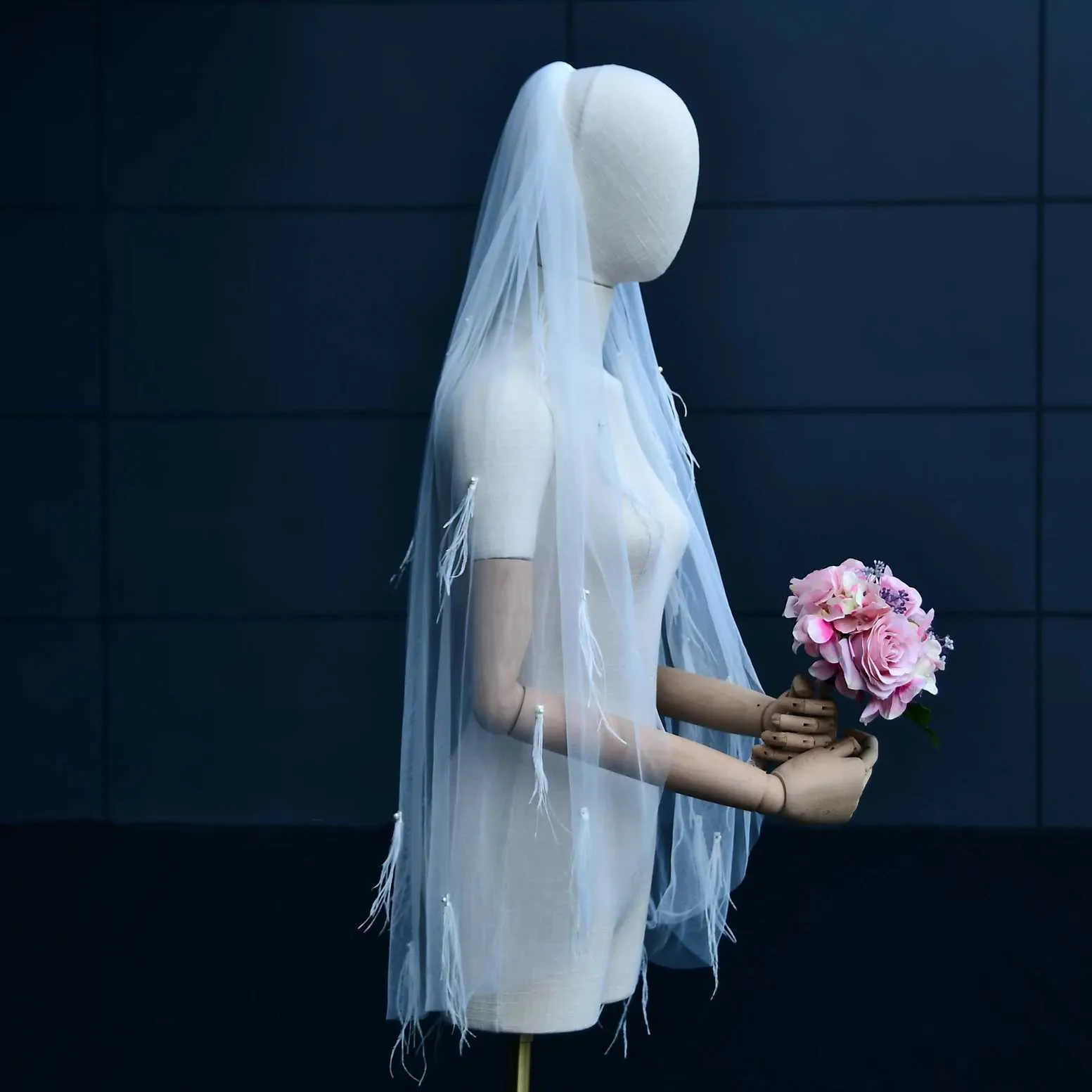 Haarschmuck Wunderschöne Braut 1 Tier Schleier 3D Feder Perle Perlen Weicher Tüll mit Kamm Hochzeitskleid Zubehör für_voghion.com