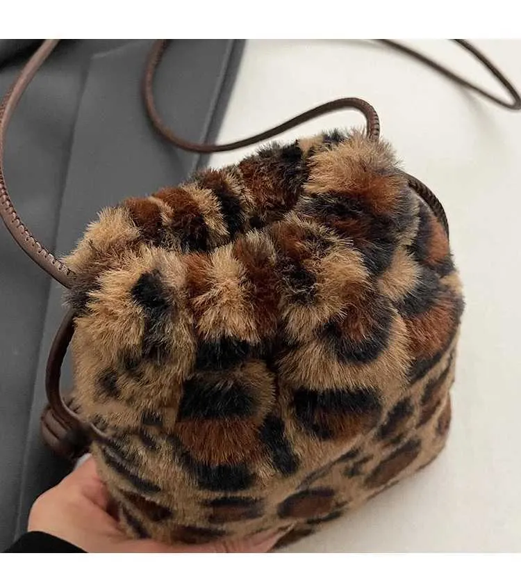 Borsa a secchiello leopardata da donna borsa a tracolla in velluto_voghion.com