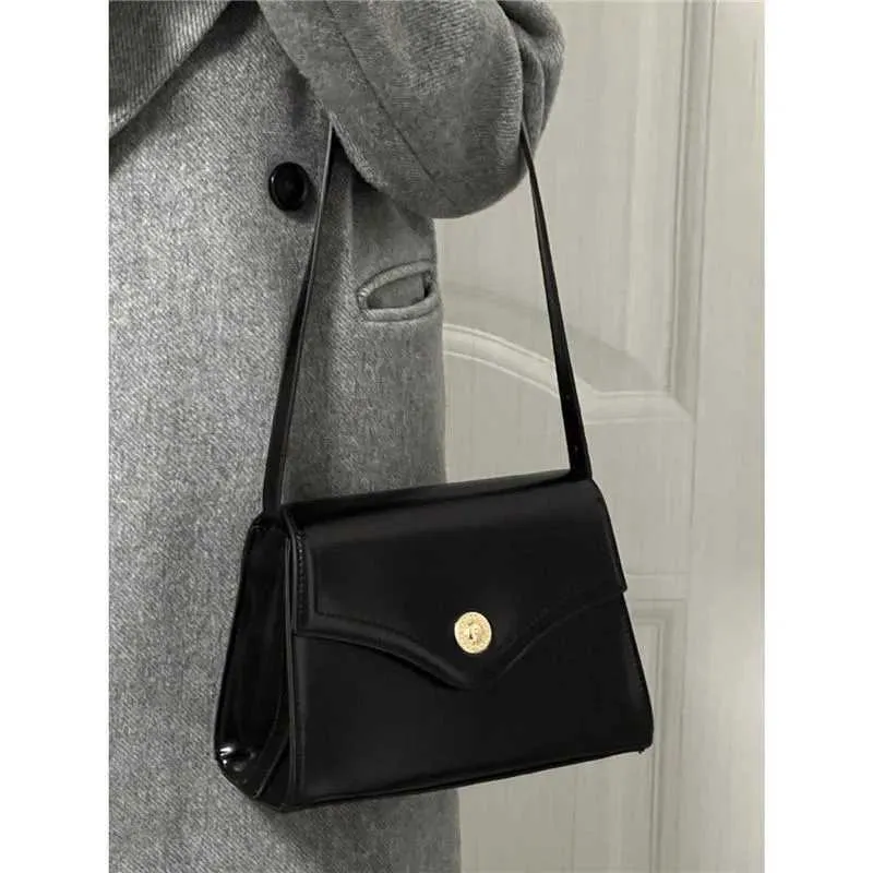 Black PU Leather Single Shoulder 2023 New Womens Buckle High Capacity Underarm Bag Designer Advanced Texture Ladies_voghion.com