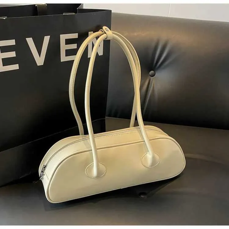 Sac à aisselles en bâton français de grande capacité, version coréenne, tendance féminine, Xiaohongshu, même style, bandoulière simple, porté à la main_voghion.com