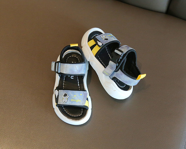 Jungen 2024 Sommer Neue bequeme und modische Baby-Strandschuhe Cartoon Open Toe Klett-Kindersandalen_voghion.com