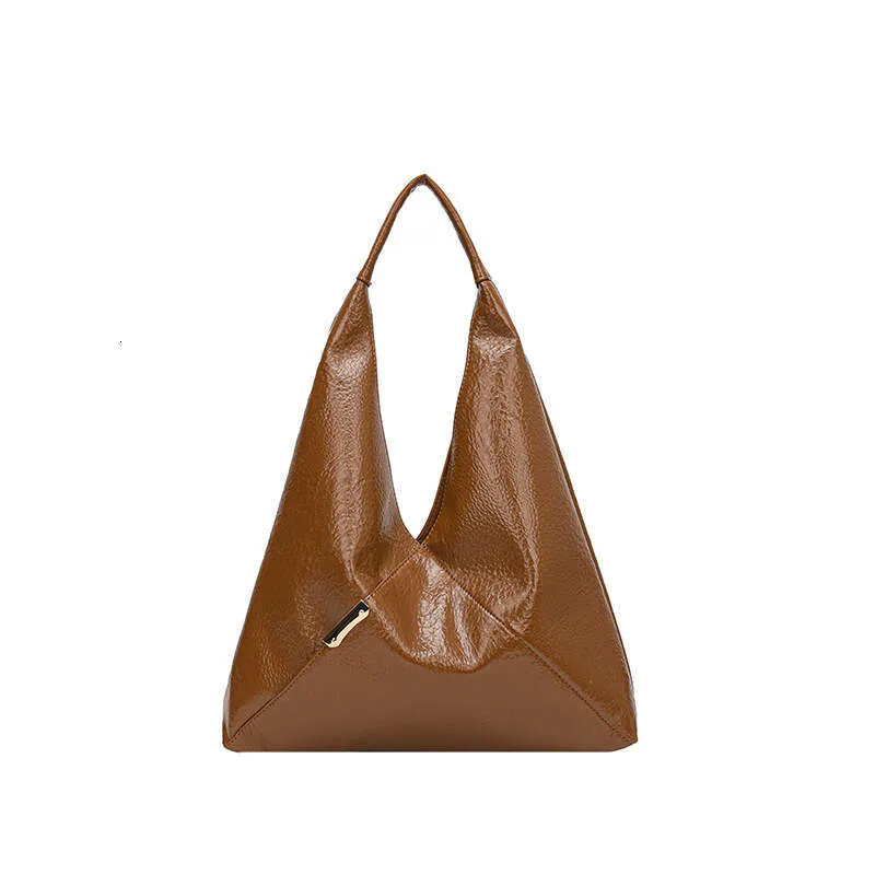 2024 Popular New Handheld Triangle Underarm Fashion Simple Cool Style Shoulder Bag Street Dressing_voghion.com