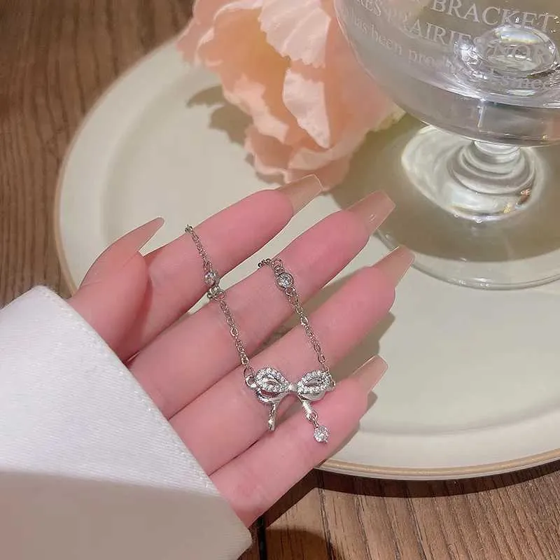 Bracciale regolabile con fiocco in strass per donna gioiello_voghion.com