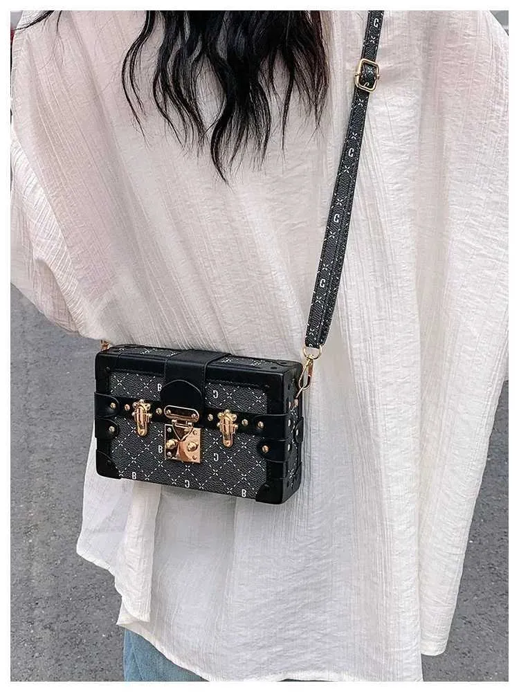 High Texture Small Square New Niche Design Box Bag Light Vintage Print Single Shoulder Crossbody Ba241214_voghion.com