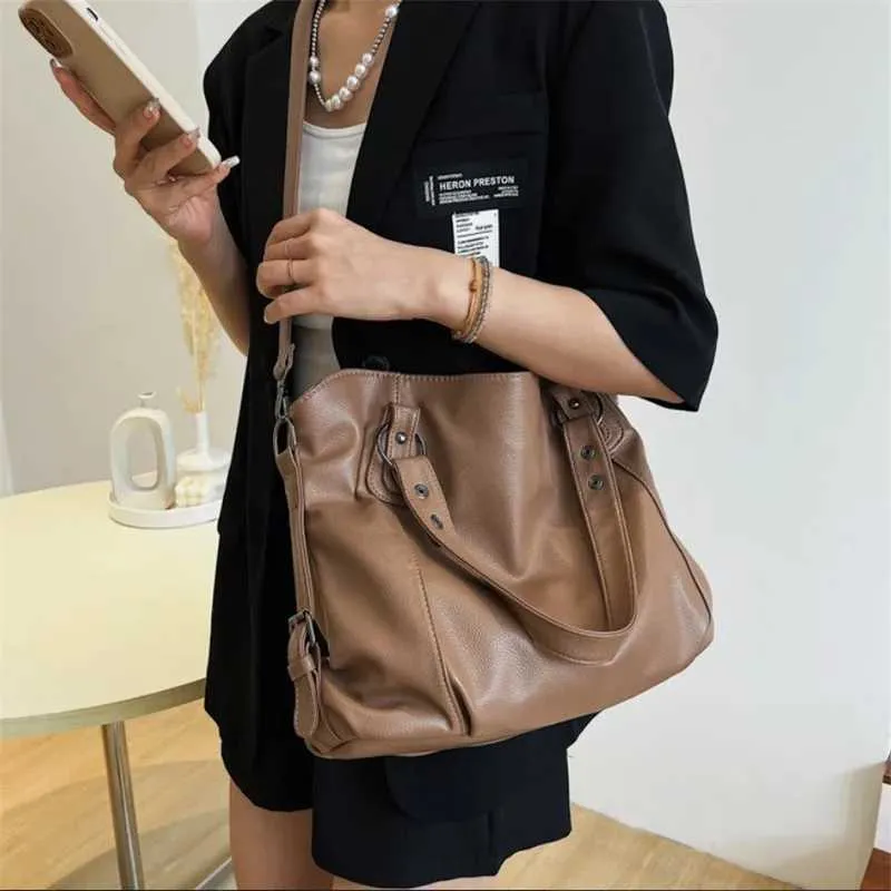 Designer-Tasche, große Kapazität, schwarze Schultertasche, geeignet für Frauen, große Einkaufstasche, einfarbig, weiches Leder, Umhängetasche_voghion.com