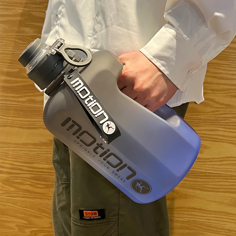 Bottiglia d'acqua sportiva da 2460 ml con cannuccia, grande capacità, fitness con bilancia, bollitore con gradiente, bottiglia d'acqua portatile in plastica per esterni_voghion.com