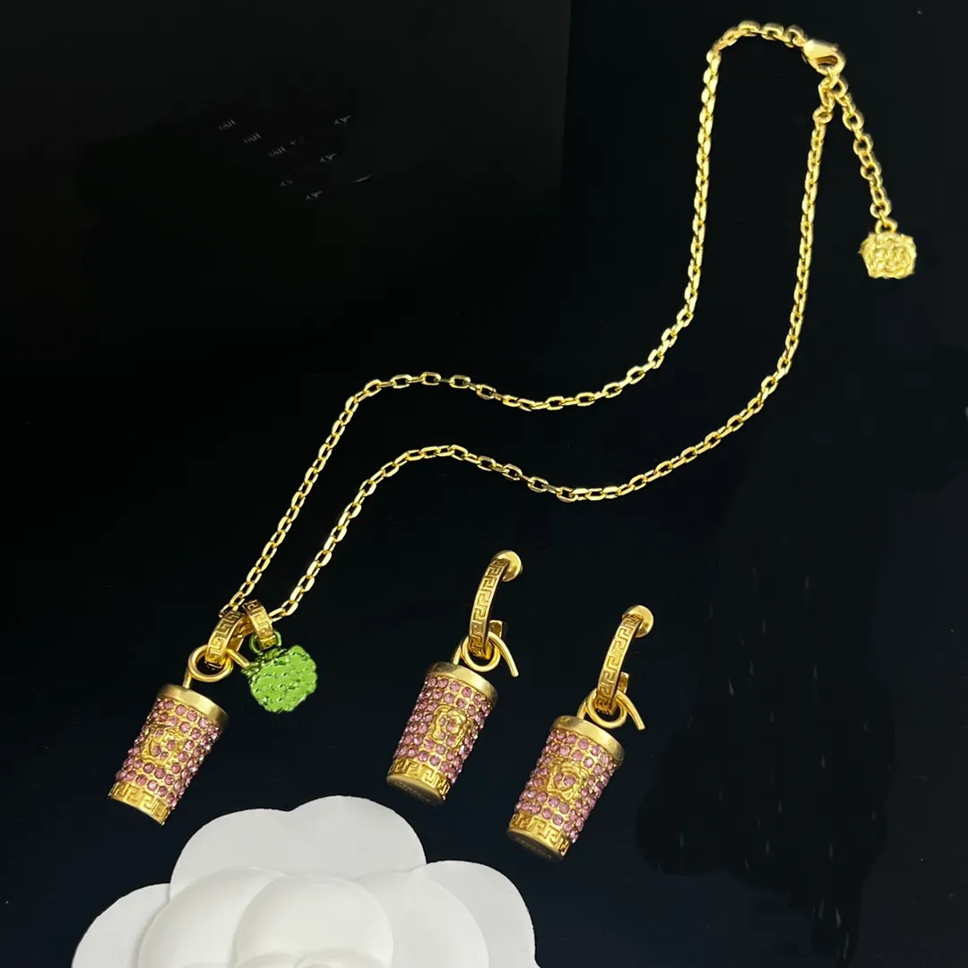 Voll gebuert zylindresch Taass einfach Fraen Halskette Ouerréng Set Damen Banshee Kappskulptur Klavikulärkette Designer_voghion.com