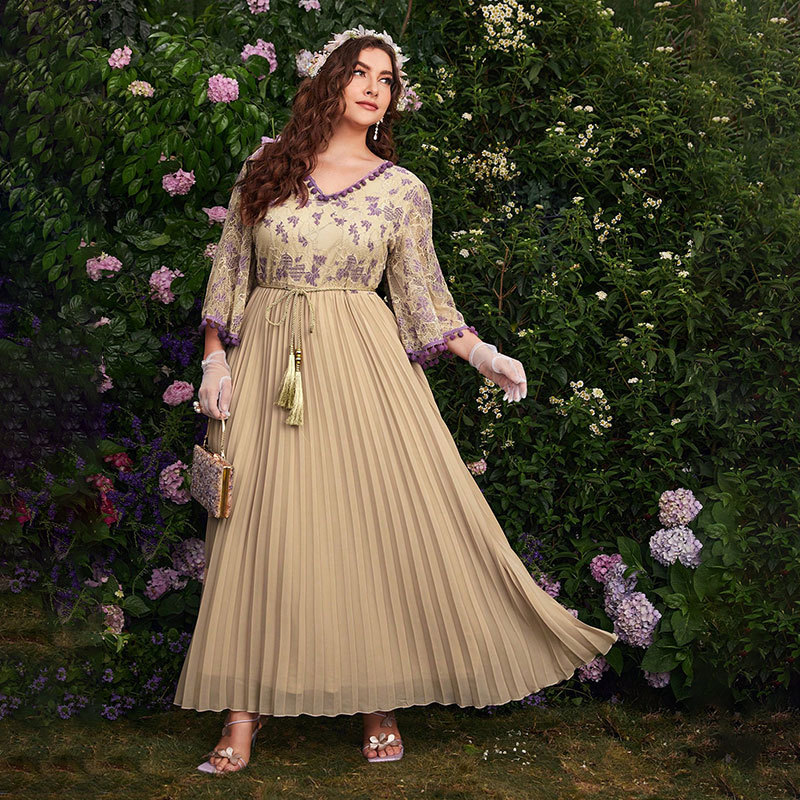 Rochie de mireasă în stil prințesă, mărime plus, fără mâneci, cu decolteu în V, fustă din dantelă plisată_voghion.com