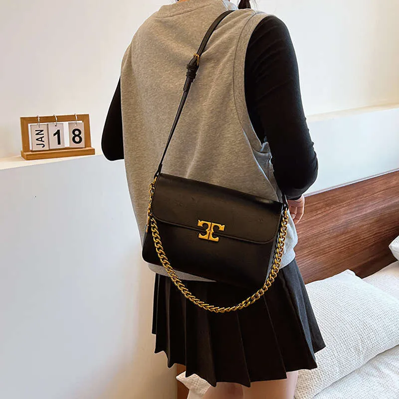 Simple Women's Leather Shoulder Fashion Chain Crossbody Small Square Bag Designer Brand Handbag Ladies Casual Totes_voghion.com
